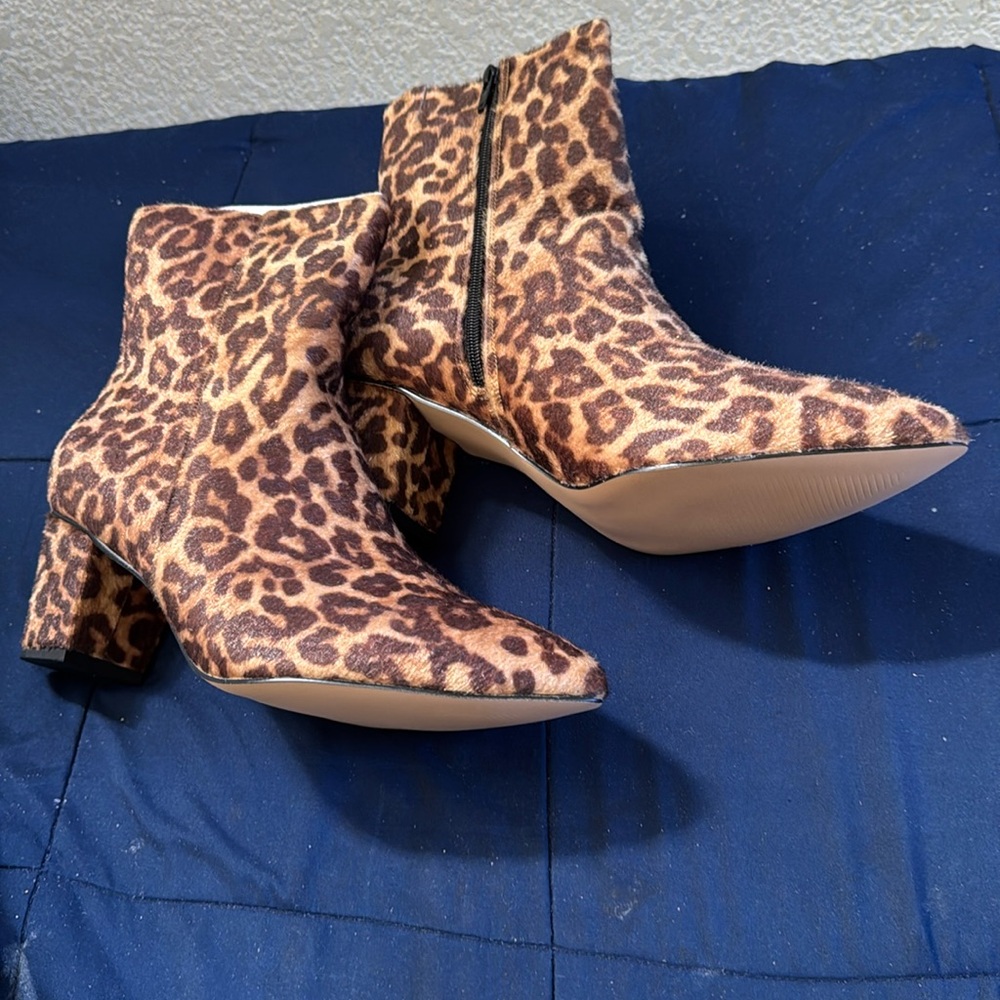 Comfortview Women's Leopard Print Block Heel Booties